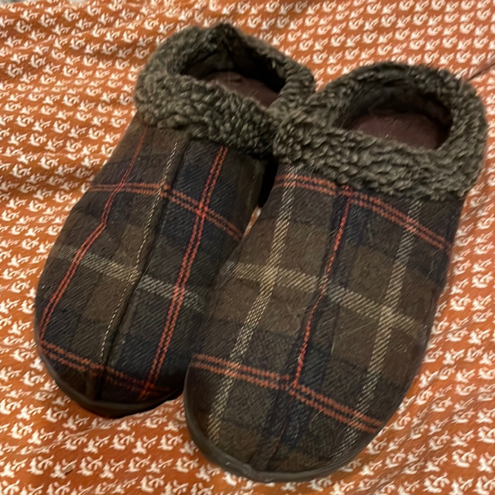 Men’s plaid slipper size 9-10 m